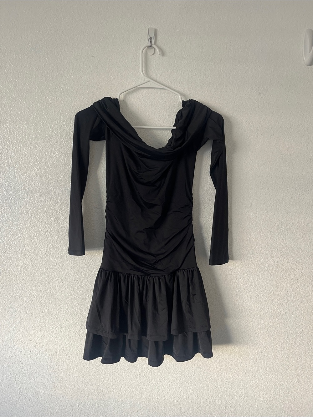NIA off shoulder long sleeve lisa dress in black Size Small - Picture 4 of 4